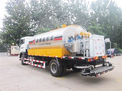 十二噸 瀝青灑布車 (2).jpg 路達(dá)十二噸瀝青灑布車